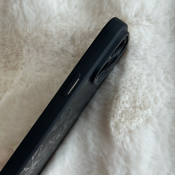 🆕 Black Floral Silicone Phone Case for iPhone 14 Pro Max! - Picture 3 of 5